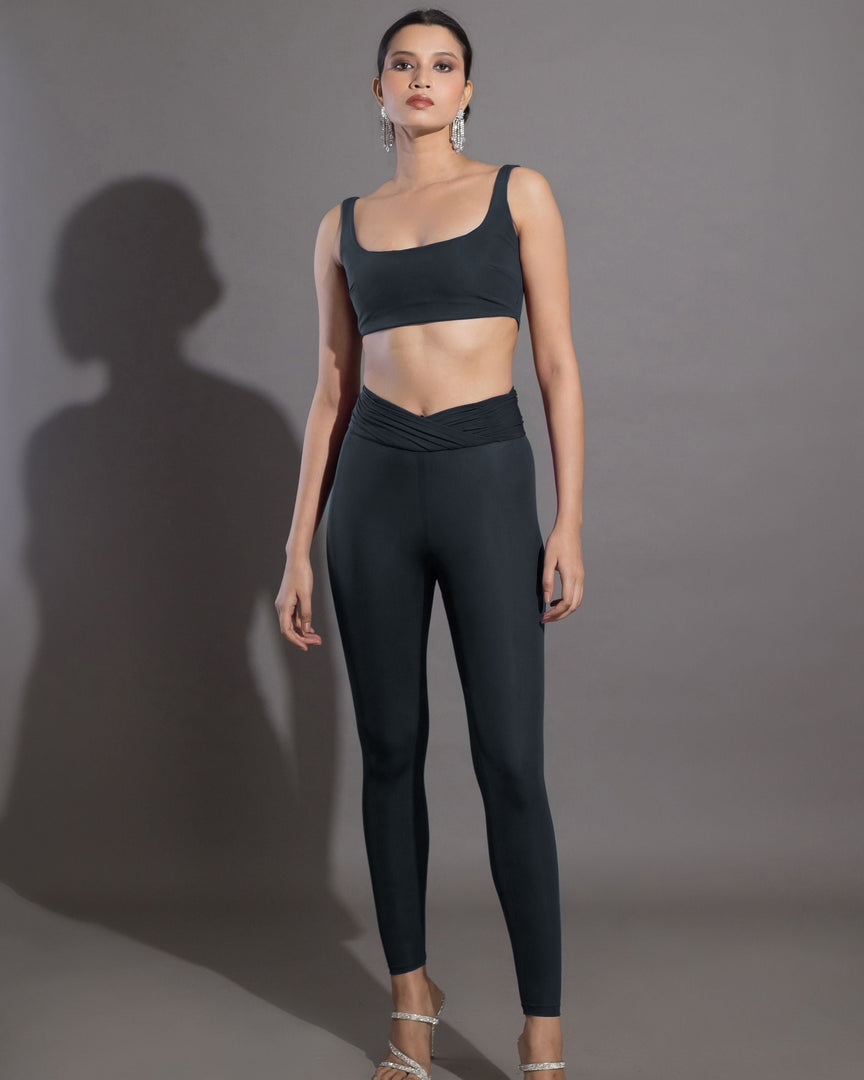 V-Cut Shine Leggings - Black