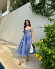 Jolene Midi Dress Blue (On Juhi)