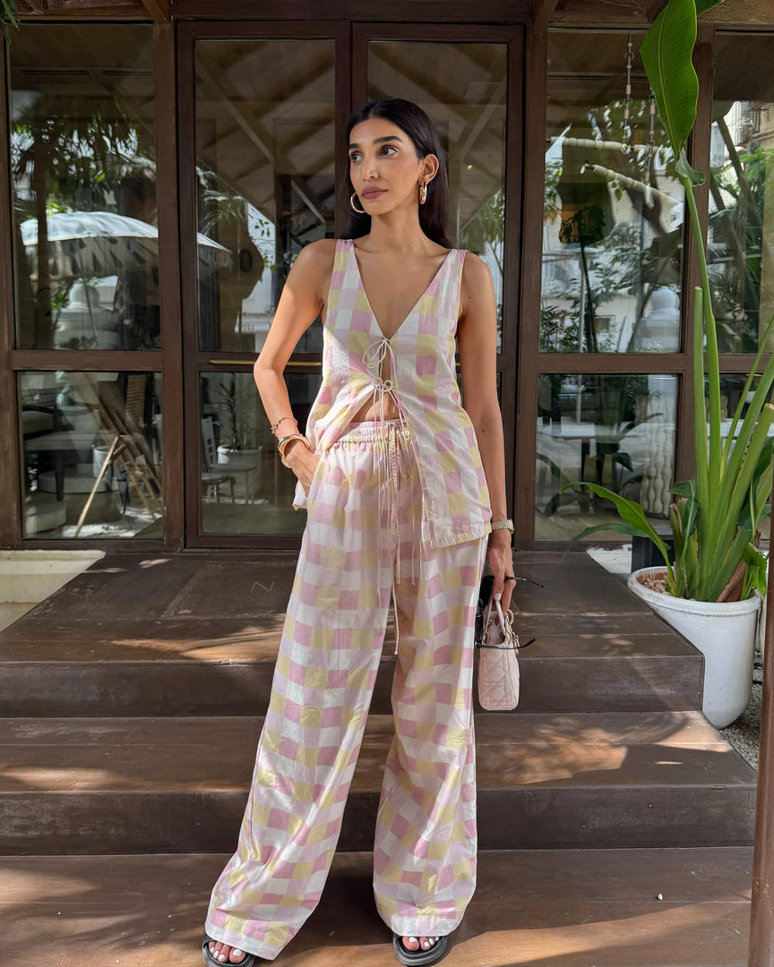 Lucia Pants Pink (On Juhi)